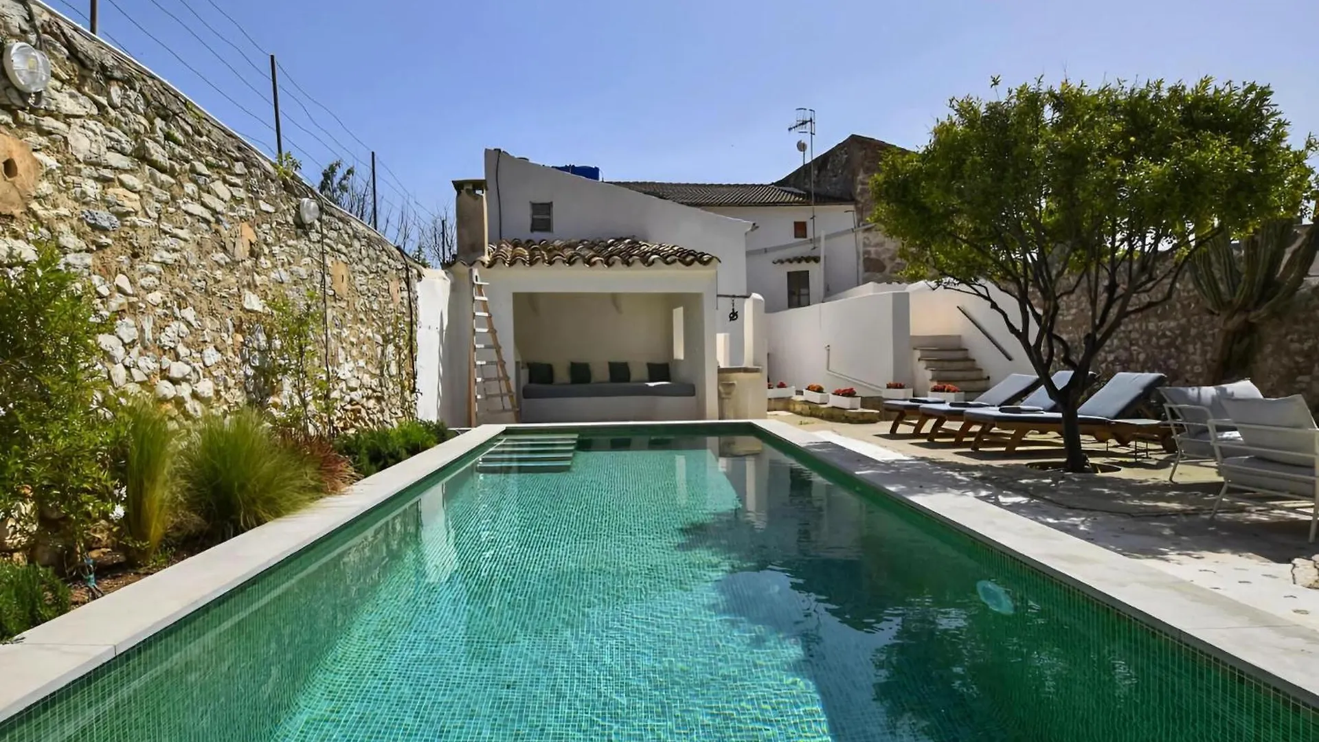 Cosy Holiday Home With Swimming Pool Biniamar 스페인
